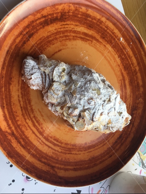 베이커리,빵,크로아상,아몬드크로아상,요리,음식,음식,식재료,요리,food,cook,meal,dishes,food reserves,빵,bread,디저트,간식,후식,dessert,snack