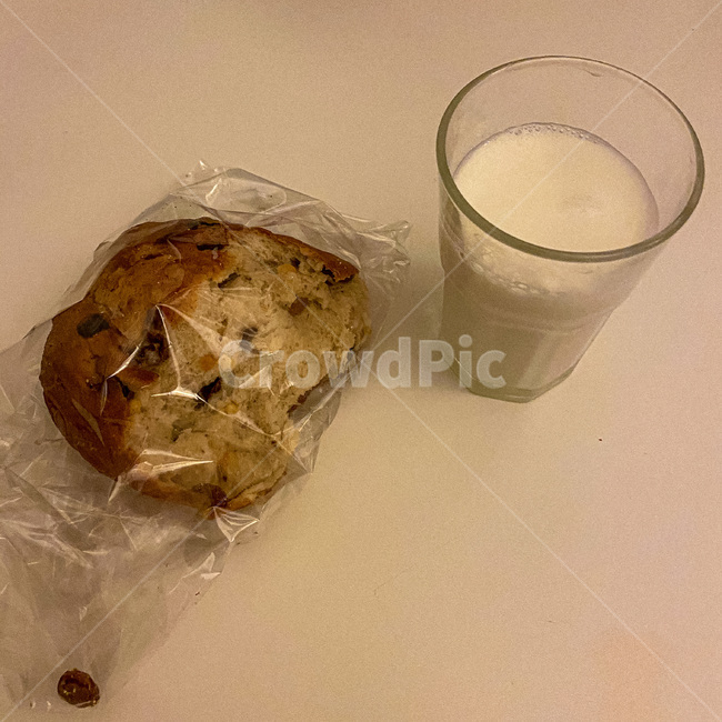 beverage,마실것,drink,우유,milk,빵,bread