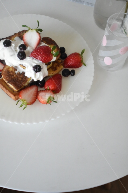 food,카페,디저트,생크림,토스트,접시,음식,감성,프렌치토스트딸기디저트