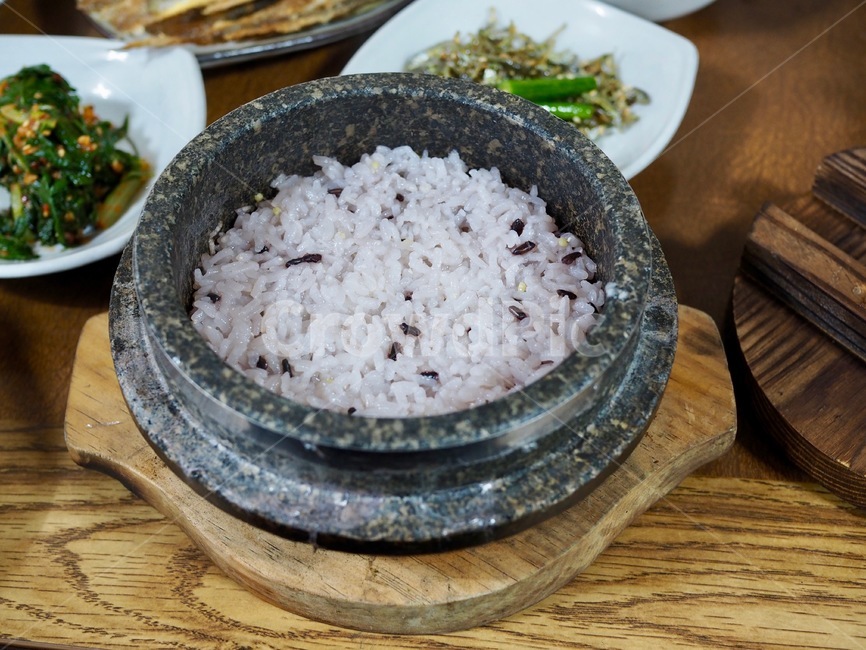 밥,흑미,돌솥밥,흑미돌솥밥,음식,한국,한국음식,돌솥,배경,전통음식,rice,blackrice,hotpotrice,blackricestonerice,food,korea,koreanfood,stonecooker,background,traditionalfood,음식,식재료,요리,food,cook,meal,dishes,food reserves,한식,한국음식,한국요리,korean food,korean dishes,korean meal,korean cook