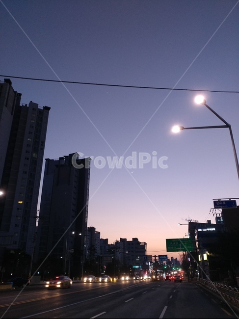 가로등,도로,노을,차도,해넘이