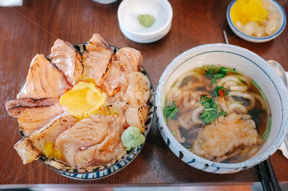 야끼돈부리,회덮밥,돈부리,우동,일식