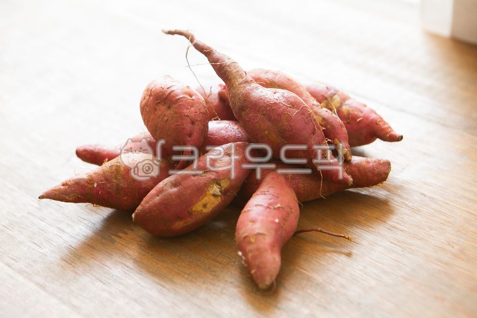 chestnut sweet potato,sweet potato,Fresh sweet potatoes,Pumpkin Sweet Potato,vegetable,food,seasonal food,fall food ingredients,Roasted Sweet Potato,Beni Haruka,autumn,diet food,Seasonal ingredients
