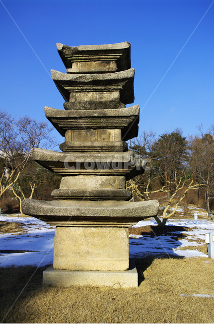 석탑,돌,소원,탑,오층석탑,전통,하늘,눈,한국전통,한국문화,korean traditional,korean culture,조각상,동상,석상,조형물,statue,bronze statue,stone statue