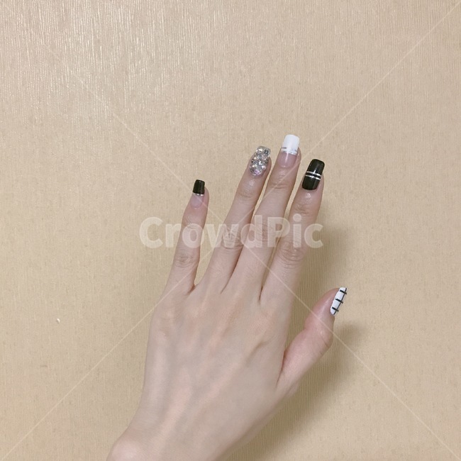 네일아트,셀프네일,블랙네일,큐빅네일,라인네일,사람,인물,인간,human,person,신체일부,몸,body,뷰티,미용,beauty treatment