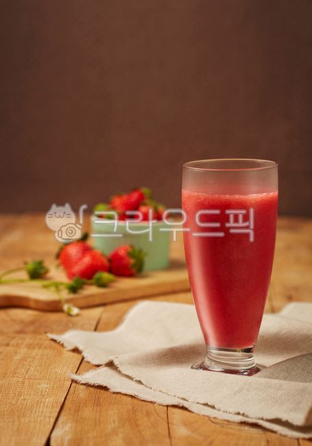 smoothie,berry,fruit juice,soft drink,fruit,strawberry,juice,beverage,Fresh fruit juice,dried seeds,Strawberry Juice