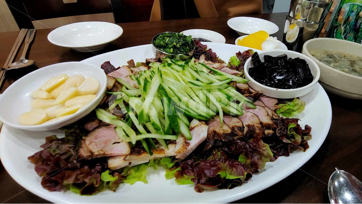 food,음식,고기,중식,돼지고기,오향,오향장육,마늘,술안주,식사,meal,간장,소스,중국