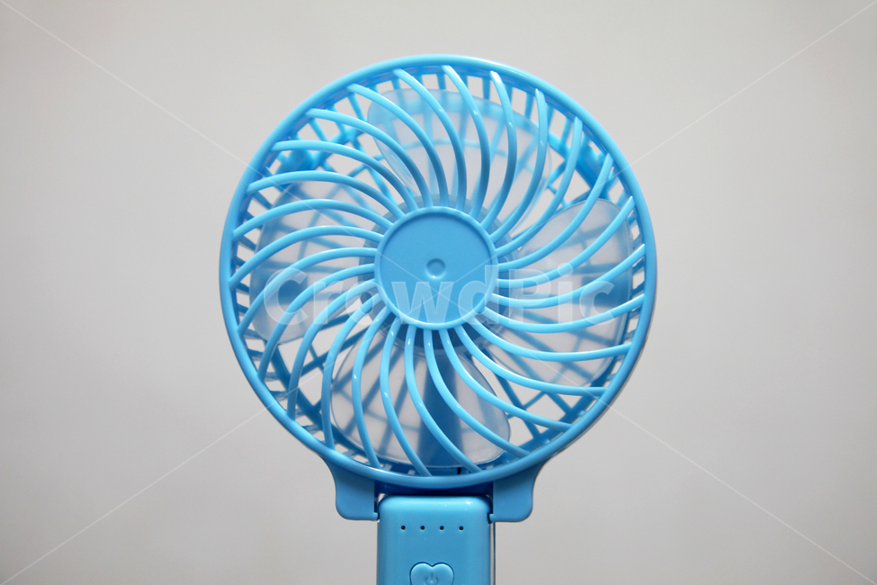 선풍기,손풍기,미니,핸드,핸디,휴대용,휴대,미니선풍기,휴대용선풍기,핸드선풍기,여름,파란,블루,오브젝트,사물,물건,누끼,시원한,실내,여름,계절,summer,season,사물,물건,오브젝트,thing,object,matter,누끼,remove background,electric fan