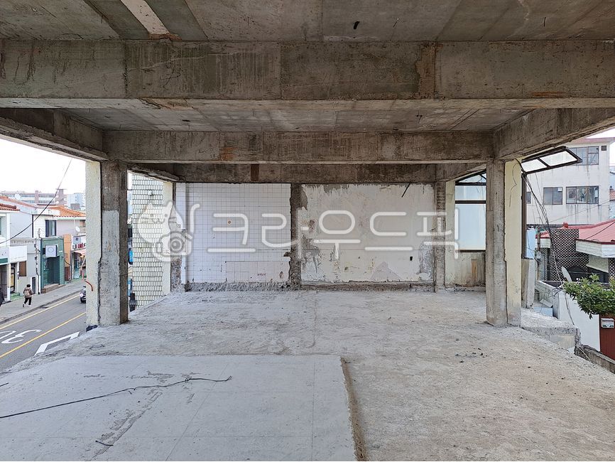 리모델링,건축학,빌딩,재건축,공사,건축공사,빌딩공사,실내,건축물,옥내,시멘트,구옥,상가공사,주택공사,주택,내벽,주택가,내부공사,개조,개조공사,실내공사,도로가,2층,도시,콘크리트,상가