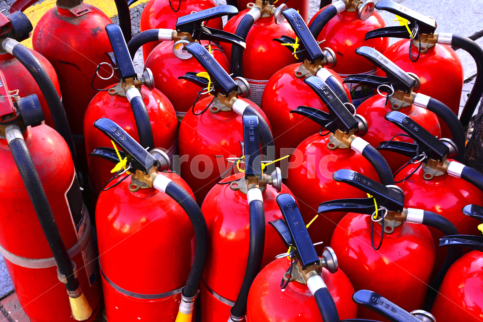 소화기,화재예방,분말식소화기,상비물,불,진압,fireextinguisher,진화,산업,가정용,산업용,예방,안전,빨강색,레드,red,불조심,사물,오브젝트,배경,백그라운드,background