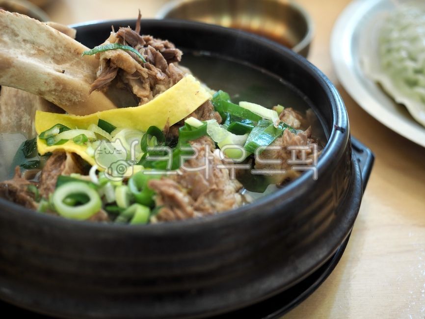 갈비탕,한식,한국전통음식,한국음식,갈비,소고기,소갈비탕,소고기요리,고기,음식,음식문화,식사,국물,채소,야채,파,koreantraditionalfood,koreanfood,ribssoup,rib,beef,beefribssoup,beefcuisine,food,foodculture,meal,soup,vegetable,wave