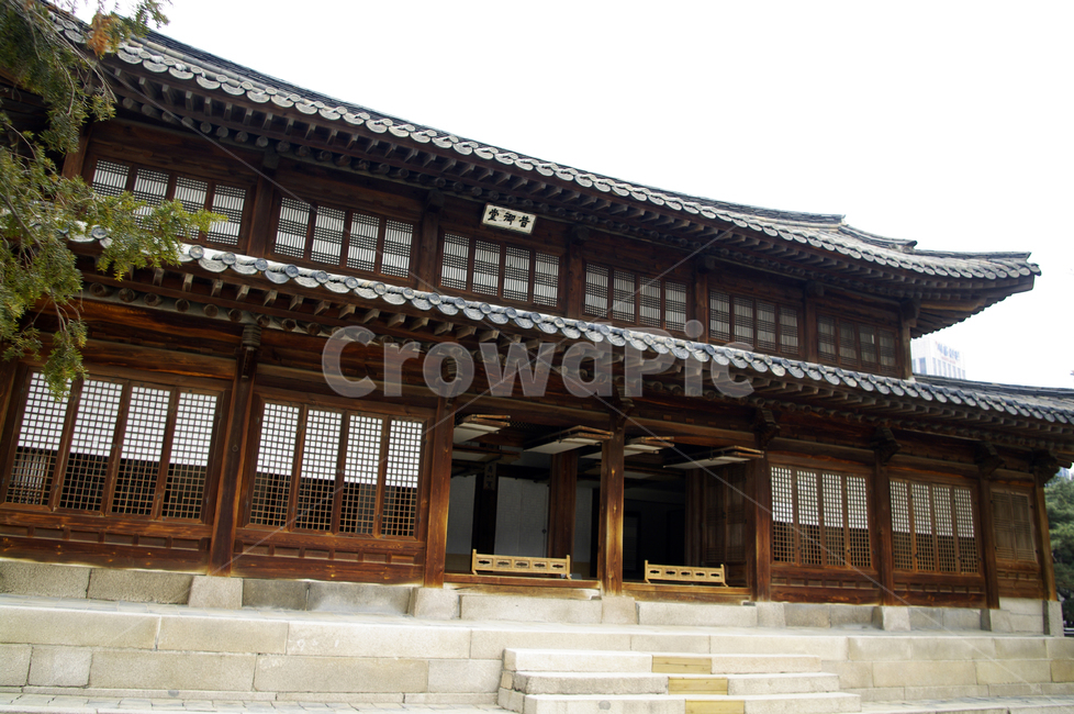 석어당,덕수궁,고궁,건축,전통건축,traditional,전통,기와지붕,겨울,winter,풍경,설경,눈,한국전통,한국문화,korean traditional,korean culture,랜드마크,landmark,tourist attraction,한국랜드마크,한국관광지,한국명소,korea landmark,korea tourist attraction,건축물,건물외관,exterior,building,structure,architecture,construction