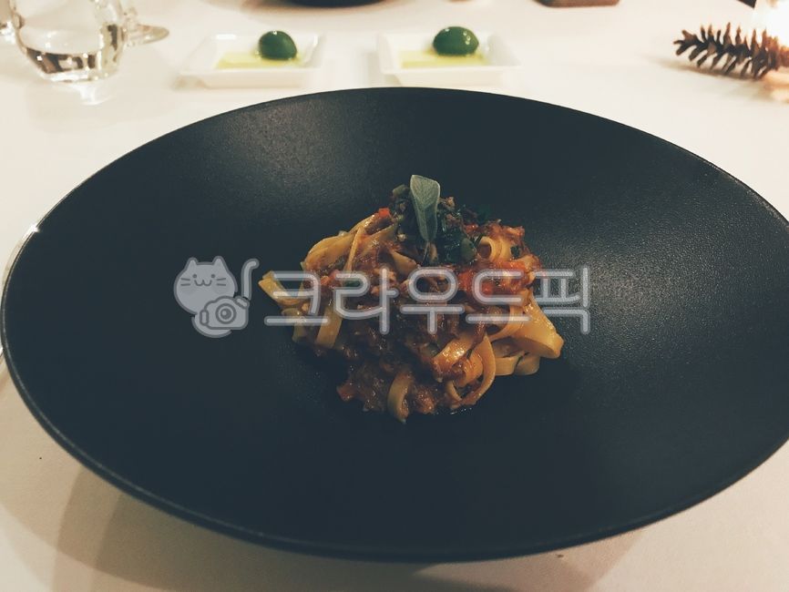 atmospheric,pasta,meat pasta,Good atmosphere,Plating,plate,bowl,food
