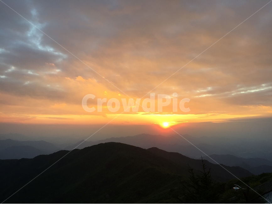석양,야경,산,하늘,구름,구름사진,자연,실루엣,역광,sunset,night,mountain,sky,cloud,nature,silhouette,backlight,자연,풍경,nature,landscape,한국자연풍경,한국자연경관,korea nature landscape,outdoors,옥외,red sky,붉은 하늘,dawn,새벽,dusk,황혼,일몰