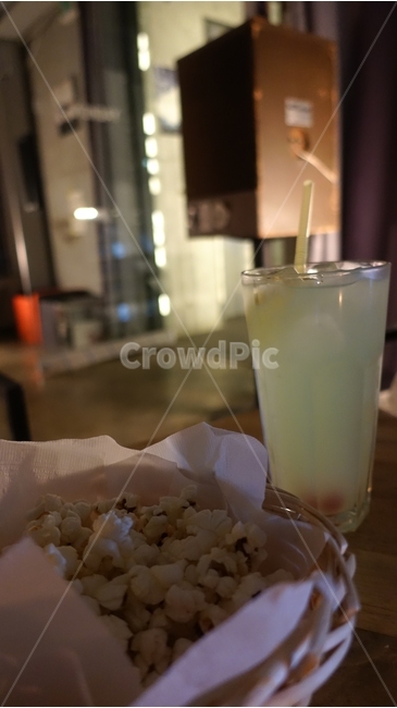 alcohol,beverage,칵테일,cocktail,알콜,마실것,안주,뻥튀기,팝콘,popcorn,바,술집,bar,주점,술