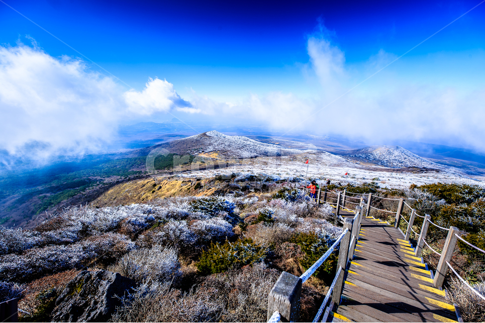한라산,상고대,한라산상고대,영실,가을,겨울,제주,겨울,계절,winter,season,자연,풍경,nature,landscape,한국자연풍경,한국자연경관,korea nature landscape,제주도,jeju,jeju island,사람들,대중,군중,other people,crowd,여행,휴가,traveling,vacation,trip,스포츠,레저,운동,sports,leisure,exercise,building,건물,bridge,다리,boardwalk,산책로