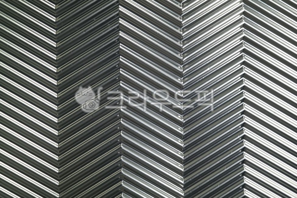 헤링본,스테인레스,무늬,질감,배경,대각선,사선,크롬,재질,광택,클로즈업,금속,은색,빛나는,알루미늄,플레이트,철판,스틸,산업,공업,철,패턴,부품,장비