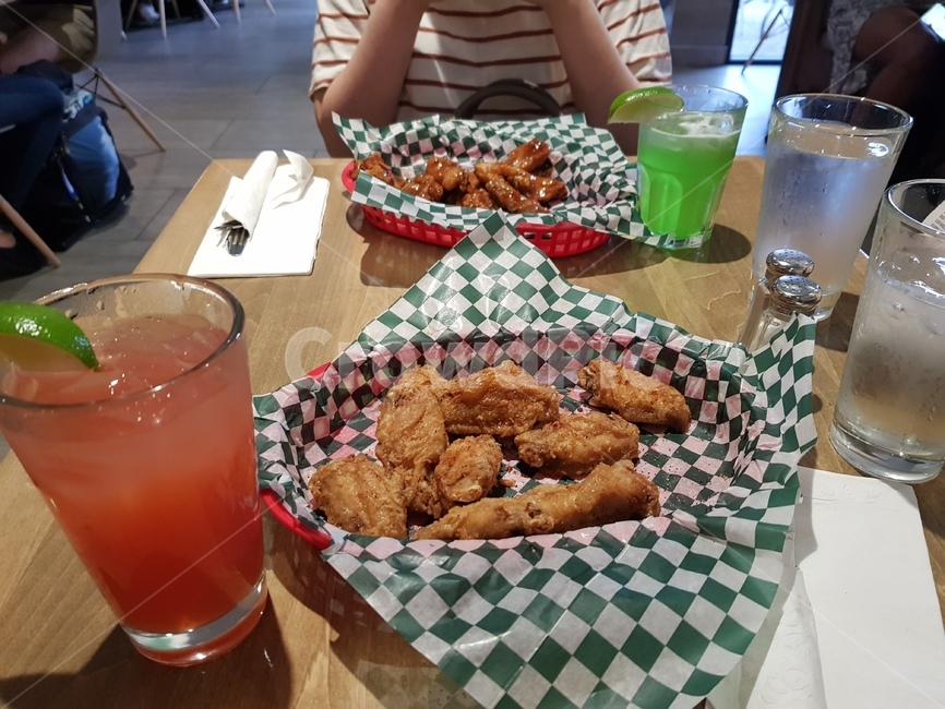 치킨,펍,치킨데이,윙스데이,치팅데이