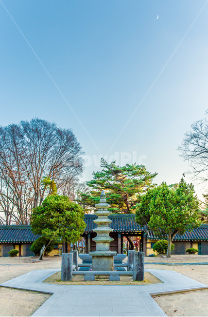 용주사,석탑,사찰,문화유산,조형물,문화재,한국전통,한국문화,korean traditional,korean culture,조각상,동상,석상,조형물,statue,bronze statue,stone statue,종교,신앙,religion,belief,faith,건축물,건물외관,exterior,building,structure,architecture,construction