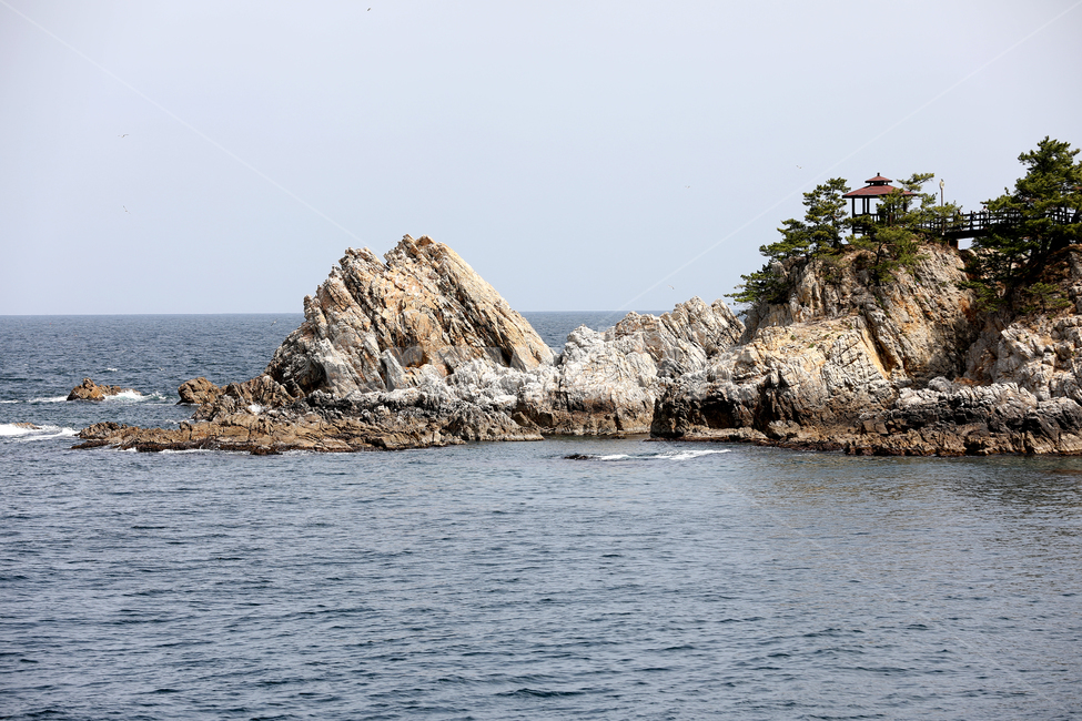 바다,바위,어촌,항구,섬,삼척,자연,풍경,nature,landscape,한국자연풍경,한국자연경관,korea nature landscape,outdoors,옥외,land,땅,water,물,shoreline,해안선,sea,ocean,대양