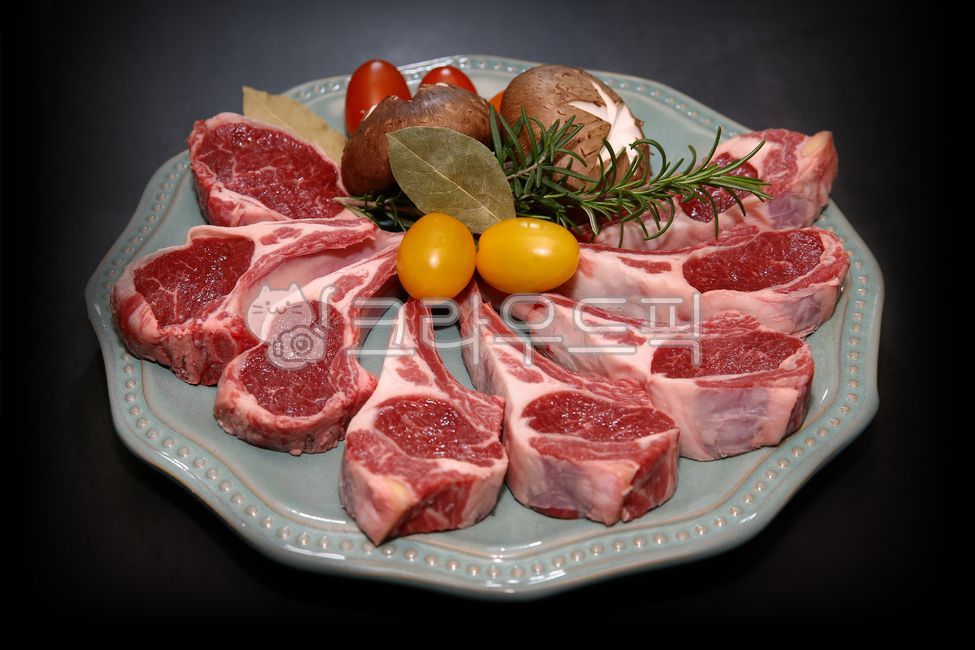 butchery,Cherry tomato,raw meat,plate,Tsuran,vegetable,French Wreck,Food Ingredients,Meat part,cutting board,cooking,mushroom,sheep,Lamb ribs,main menu,raw,bone,food,Herb,rosemary,lamb,meat,Rosemary