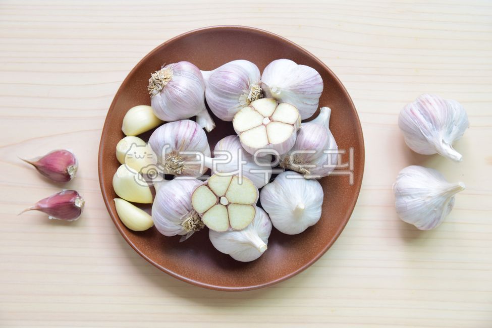 마늘,통마늘,육쪽마늘,햇마늘,뿌리식물,식재료,음식재료,음식,재료,의성마늘,garlic,마늘컷,컷,그릇,자른,반쪽,깐마늘,커팅