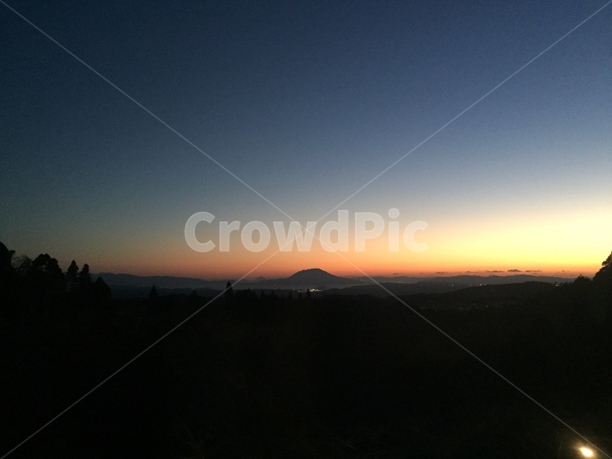 nature,자연,outdoors,옥외,sky,하늘,sunset,일몰,dusk,황혼,붉은하늘,redsky,새벽,dawn,섬,화산,화산섬,밤하늘,달,초승달,반달,moon