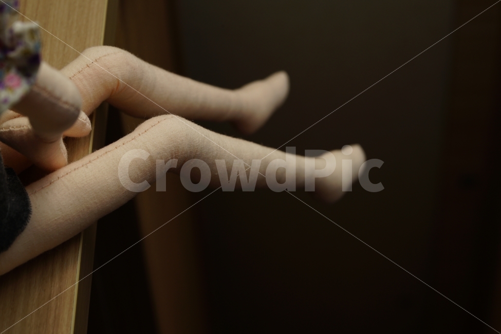 	각선미,몸매,인형,doll,컨셉,앉기,휴식,느낌,쉼,다리,쉼터,감각,작품,날씬,라인,감성,취미,감정표현,기분,feeling,emotion,고독함,외로움,쓸쓸함,우울함,슬픔,lonely,solitary,사물,물건,오브젝트,thing,object,matter,연출,컨셉,콘셉,direction,concept