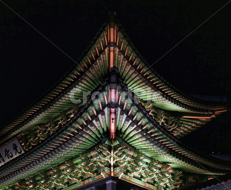 night view,city,Gwanghwamun,Korean culture,building,traditional culture,seoul,Gyeongbokgung,korea,Cultural Heritage,culture,tile,sight,land mark,tradition,landmark,old palace,Korean tradition