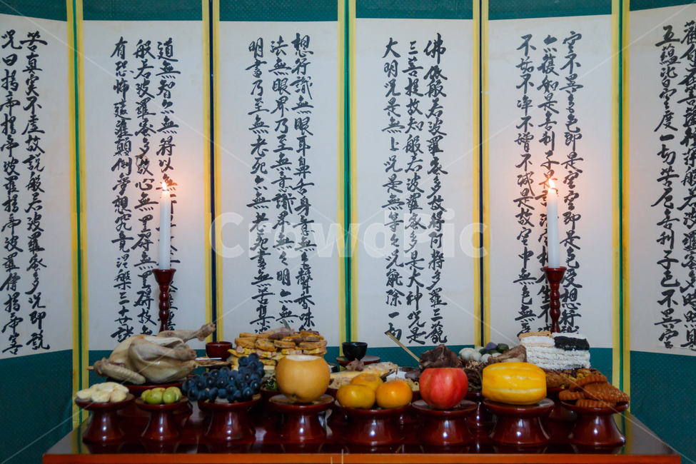 제사,제사상,병풍,설,설날,추석,명절,차례,제물,전통,음식,과일,육류,고기,양초,한자,풍성한,차례상,유교,문화,한과,초,촛불,경건한,유교문화,엄숙한,향,한국전통,한국문화,korean traditional,korean culture,음식,식재료,요리,food,cook,meal,dishes,food reserves,한식,한국음식,한국요리,korean food,korean dishes,korean meal,korean cook
