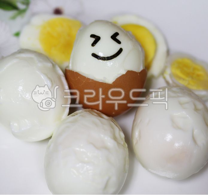 삶은계란,egg,food,음식,계란까기,계란얼굴,코믹,계란,달걀,계란삶기,계란껍질