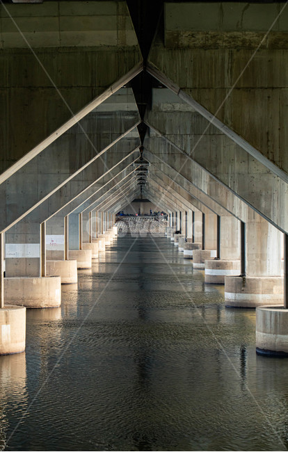 vanishing point,pillar,symmetry,bridge,river