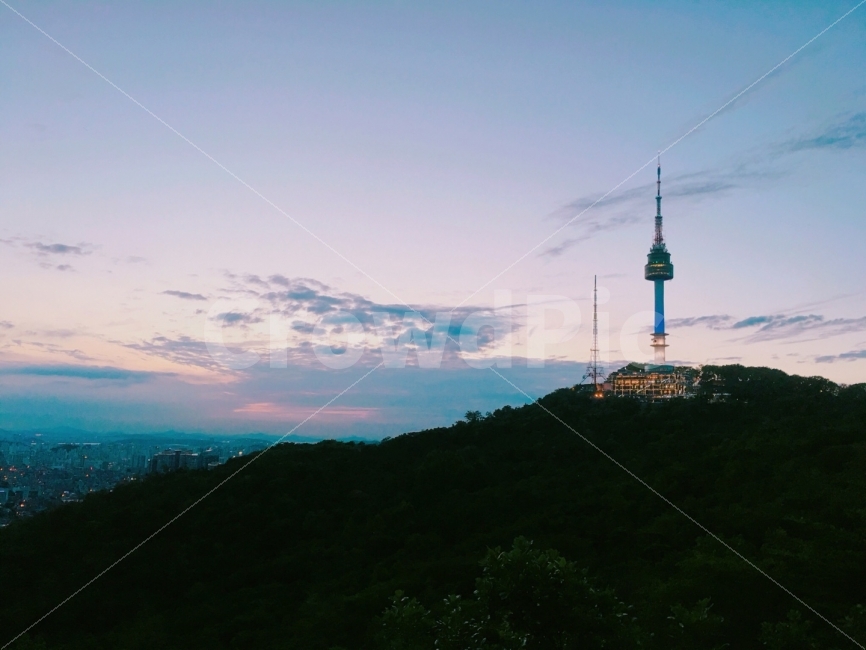 남산타워,남산,저녁,야경,한국,도시,풍경,city,landscape,한국도시풍경,한국도시경관,korea cityscape,랜드마크,landmark,tourist attraction,한국랜드마크,한국관광지,한국명소,korea landmark,korea tourist attraction,steeple,뾰족한 탑,spire,첨탑,architecture,건축물,tower,탑,building,건물