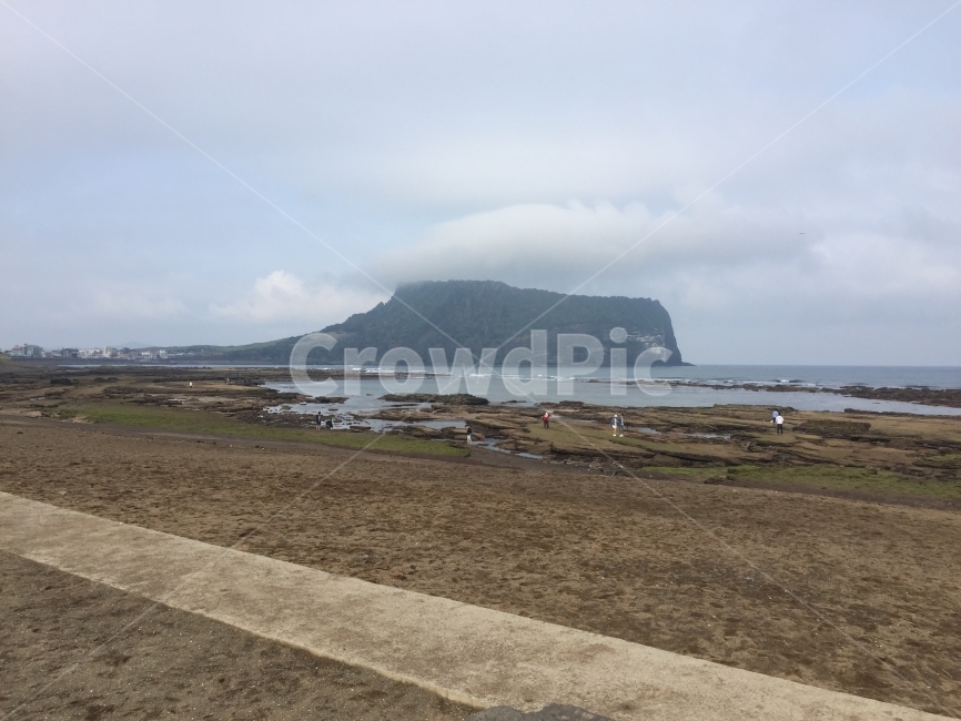 제주도,광치기해변,드라이브,성산일출봉,바다,해변,현무람,돌,바람,하늘,구름,경치,흐린,비,여행,가족여행,힐링,자유,자연,풍경,nature,landscape,한국자연풍경,한국자연경관,korea nature landscape,해변,바다,beach,sea,제주도,jeju,jeju island,outdoors,옥외,land,땅,ocean,대양,water,물,shoreline,해안선