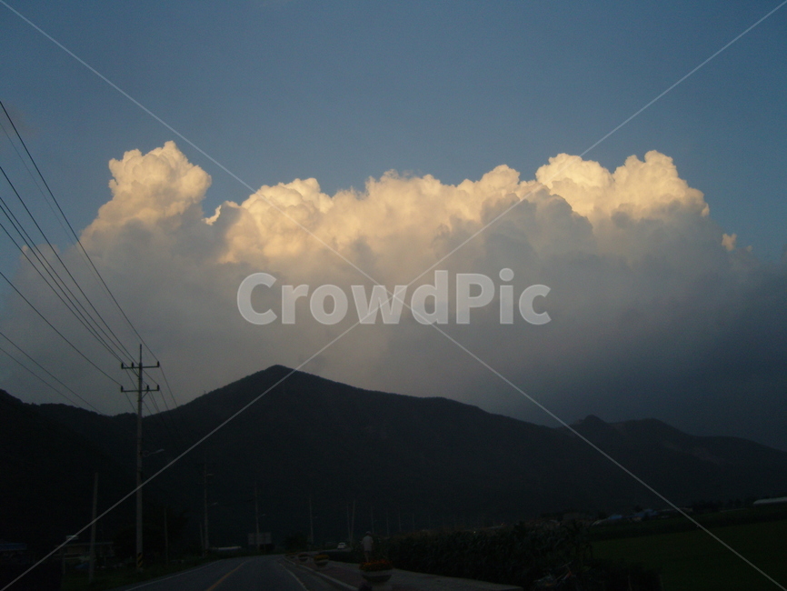 하늘,구름,산,전봇대,시골,파란하늘,자연,풍경,nature,landscape,weather,날씨,outdoors,옥외,cumulus,적운,sky,cloud