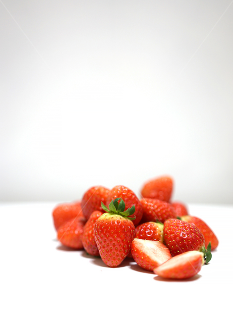 딸기,strawberry,과일,음식,겨울철과일,빨강,레드,red,베리,음식,식재료,요리,food,cook,meal,dishes,food reserves,과일,열매,fruit