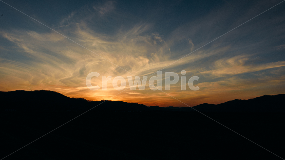 산,석양,노을,구름,하늘,서쪽하늘,일몰,mountain,sunset,cloud,sky,풍경,landscape,자연,풍경,nature,landscape,outdoors,옥외,dusk,황혼,dawn,새벽,red sky,붉은 하늘