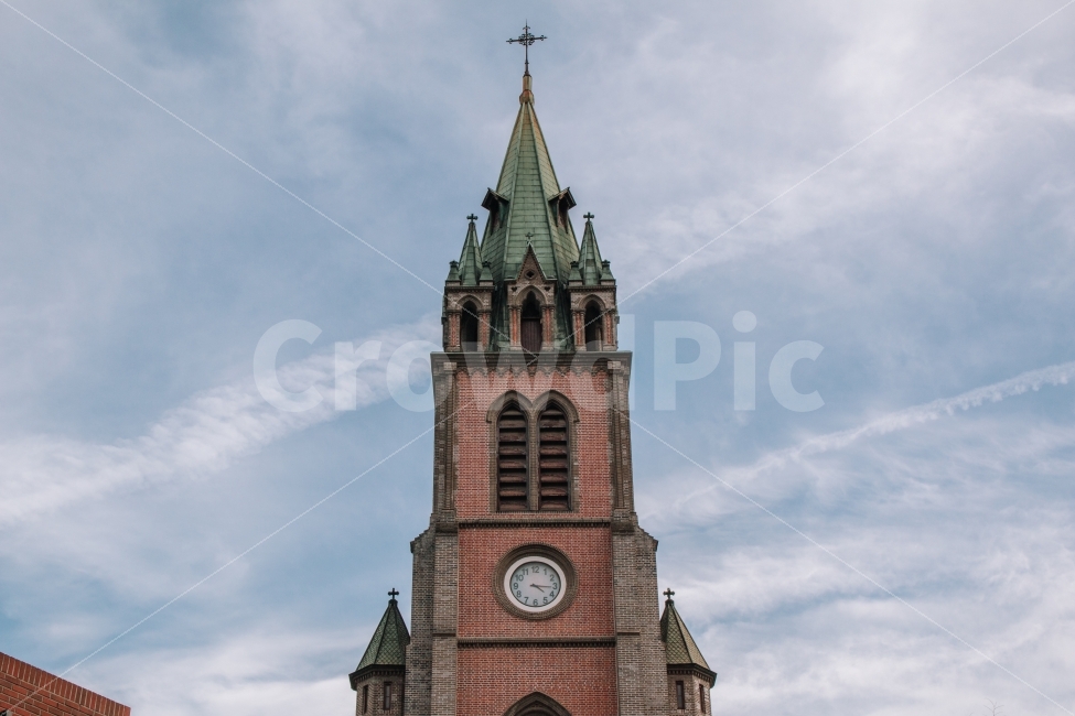성당,시계,하늘,구름,건축,church,가을하늘,가을,풍경,랜드마크,landmark,tourist attraction,한국랜드마크,한국관광지,한국명소,korea landmark,korea tourist attraction,종교,신앙,religion,belief,faith,건축물,건물외관,exterior,building,structure,architecture,construction