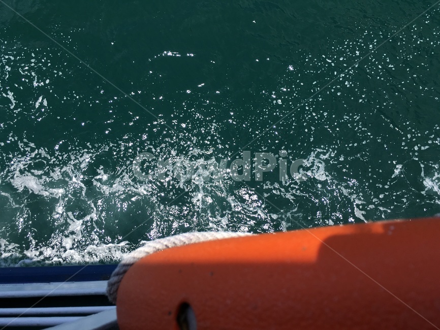 ocean,대양,nature,sea,자연,water,물,옥외,outdoors,구명튜브,바다,boat,ship,요트,파도,하얀