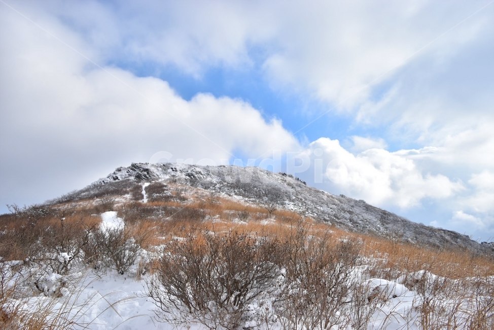 무등산,국립공원,풍경,힐링,산행,설경,상고대,서리꽃,서석대,입석대,안양산,백마능선,장불재,증심사,중봉,중머리재,천왕봉,지왕봉,Korea,National,Park,눈풍경,등산,주상절리,판타스틱,겨울왕국,겨울,지질공원,인왕봉,천지인,설국,2018년,1월,눈꽃,파란하늘,트레킹,winter,landscape,감성,아름다운,황홀한,장관,비경,선경,최고,사진,겨울,계절,winter,season,자연,풍경,nature,landscape,한국자연풍경,한국자연경관,korea nature landscape,outdoors,옥외,mountain,산,mountain range,산맥