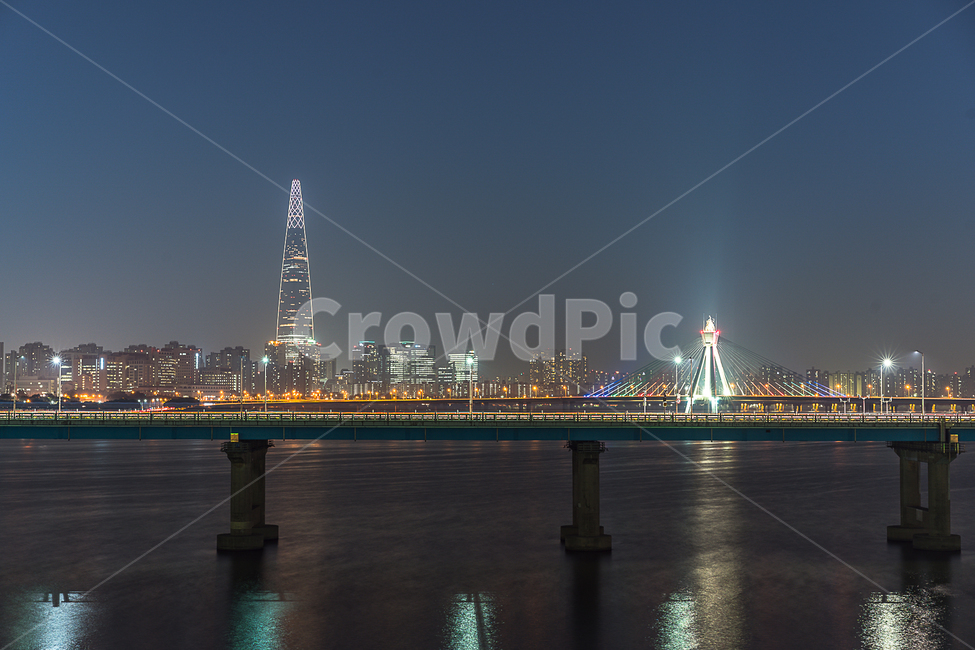광진교,롯데타워,밤,야경,한강,다리,도로,불빛,도시,궤적,night,nightview,river,bridge,city,교통,traffic,야경,밤,풍경,nightscape,night,landscape,한국도시풍경,한국도시경관,korea cityscape
