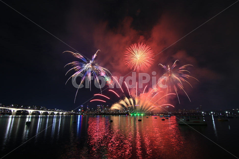야경,도시풍경,불꽃,불꽃놀이,밤,여름,서울,한강,불꽃축제,nightview,river,야경,밤,풍경,nightscape,night,landscape,축제,행사,festival,carnival,event,nature,자연,outdoors,옥외