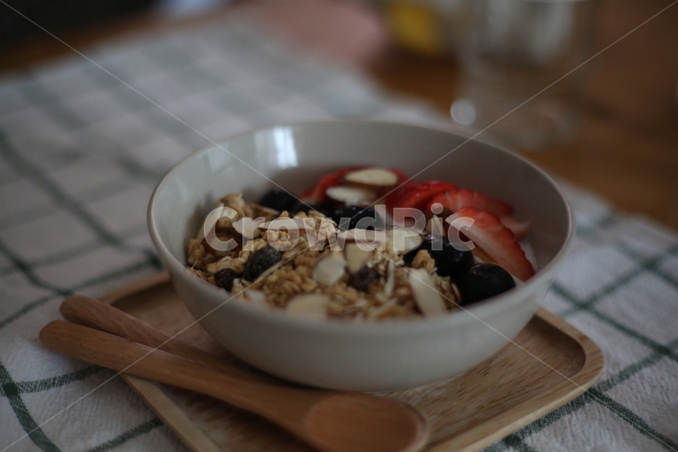 bowl,사발,딸기,요거트,breakfast,브런치,brunch,음식,아침,음식,식재료,요리,food,cook,meal,dishes,food reserves,아침식사,조식,브런치,breakfast,brunch