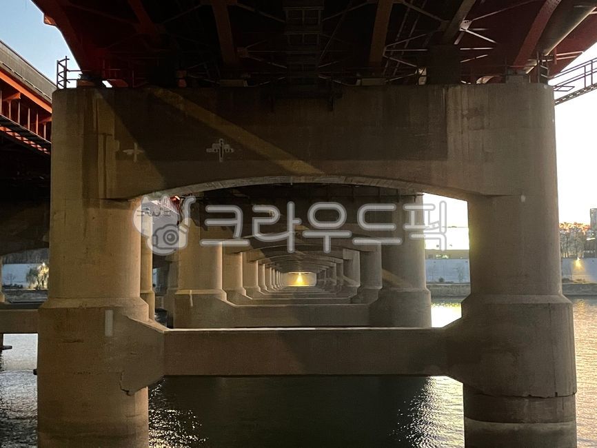 Han River Bridge,overpass,waterfront,high water area,bridge,under the bridge,Han River