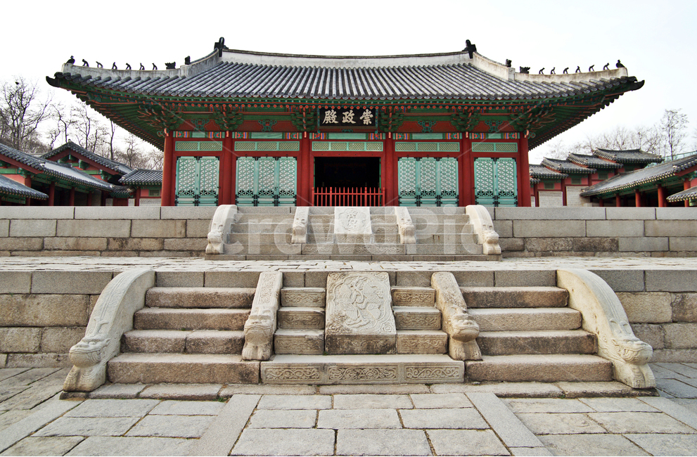 경희궁,서궐,5대궁,숭정전,정전,대궐,조선시대,월대,고건축,돌계단,석수,답도,종로구,한국전통,한국문화,korean traditional,korean culture,랜드마크,landmark,tourist attraction,한국랜드마크,한국관광지,한국명소,korea landmark,korea tourist attraction,건축물,건물외관,exterior,building,structure,architecture,construction