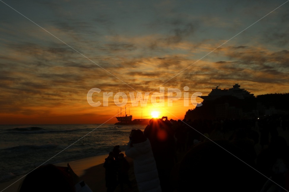 기해년,일출,바다,해,정동진,하늘,sea,ocean,ship,orange,cloud,sunrise,자연,풍경,nature,landscape,사람들,대중,군중,other people,crowd,실루엣,그림자,silhouette,shadow,sunlight,햇빛,outdoors,옥외,light,빛,flare,플레어