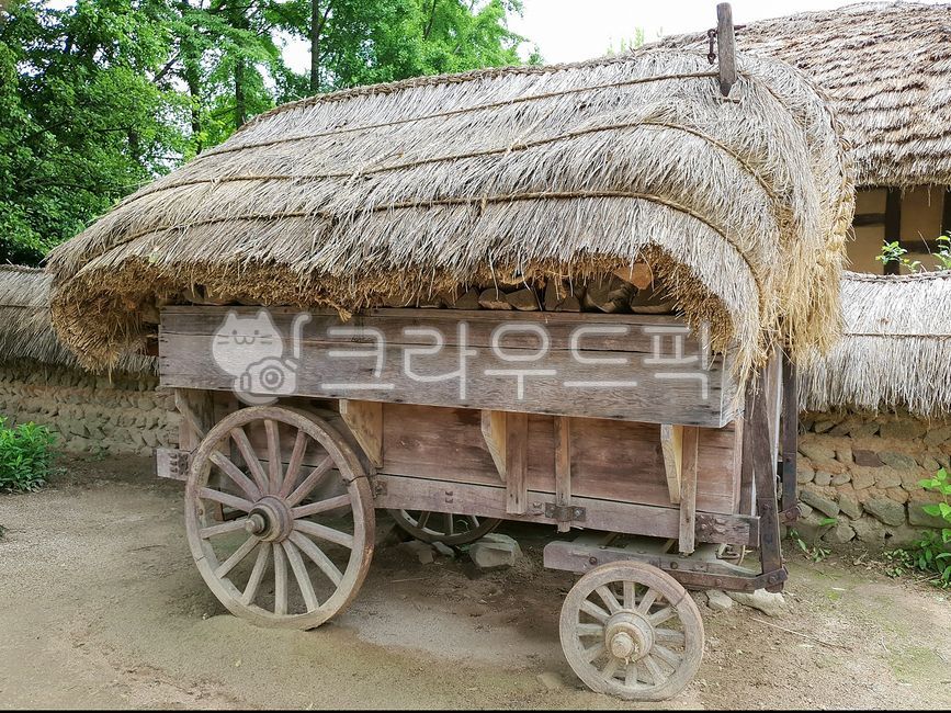 소달구지,전통문화,나무달구지,농촌,한국농촌,전통농업,짚단,전통마을,전통운송수단