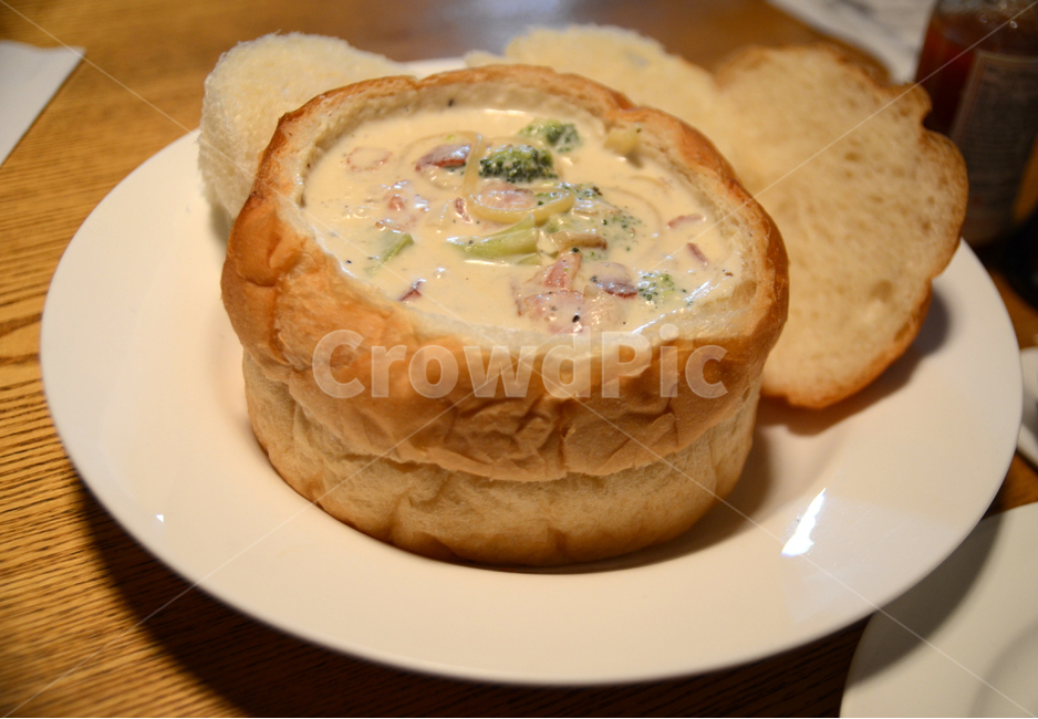 실내,음식,스파게티,하얀색,크림,빵,맛있는,파스타,음식,식재료,요리,food,cook,meal,dishes,food reserves,면류,면요리,noodles,양식,서양음식,서양요리,western food,western dishes,western meal,western cook
