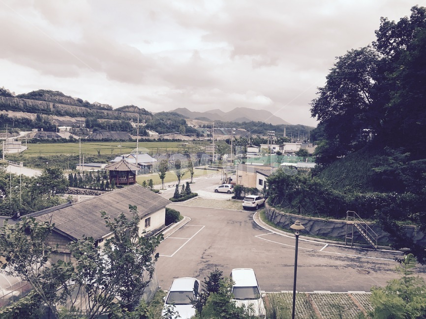 산,시골모습,산에있는논밭,산에있는차,하늘,시골,마을,풍경,landscape,country,rural,town
