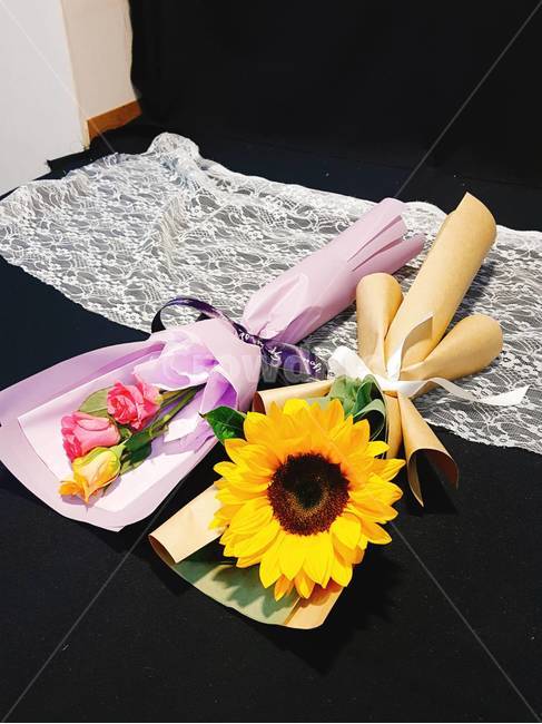 flower,꽃,꽃다발,해바라기,장미,한송이꽃다발,기념일,축하,anniversary,congratulation,celebrate,celebration